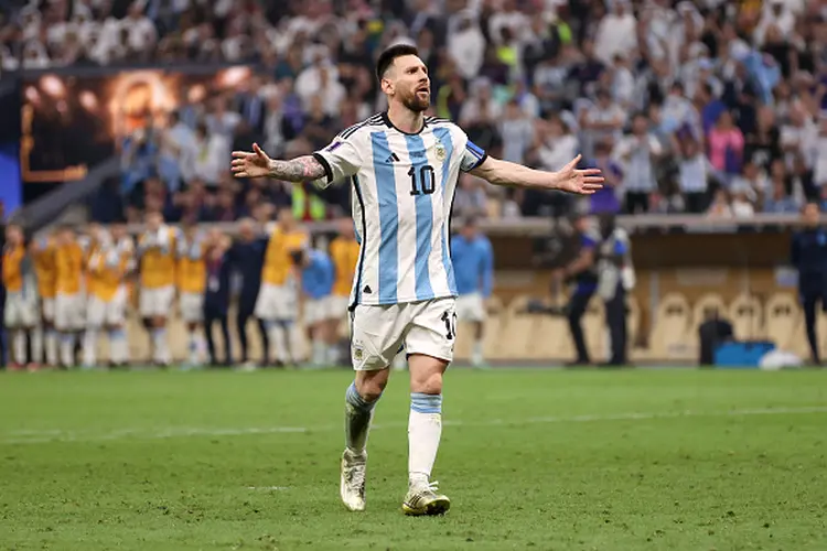 Messi: Os detalhes do papel de Messi como um promotor bem remunerado para a Arábia Saudita estão contidos em uma versão não divulgada de seu contrato com a autoridade de turismo (Clive Brunskill/Getty Images)