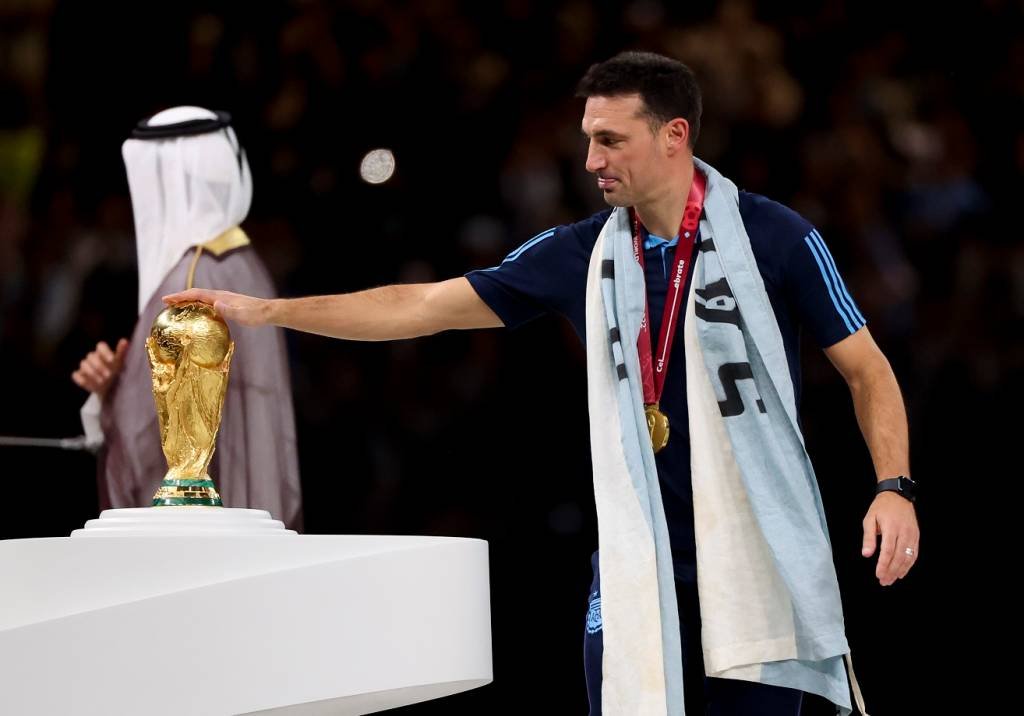 Após tri mundial, Scaloni mantém portas abertas a Messi para 2026