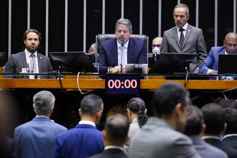 Arthur Lira, presidente da Câmara: acordo com o governo eleito para votar PEC de Transição não impediu adiamento do segundo turno (Pablo Valadares/Agência Câmara)