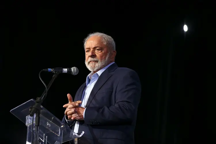 O presidente eleito, Luiz Inácio Lula da Silva, durante cerimônia de entrega do relatório final da transição de governo e anúncio de novos ministros. (Marcelo Camargo/Agência Brasil)