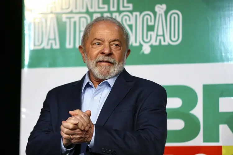 O presidente eleito, Luiz Inácio Lula da Silva, durante cerimônia de entrega do relatório final da transição de governo e anúncio de novos ministros. (Marcelo Camargo/Agência Brasil)