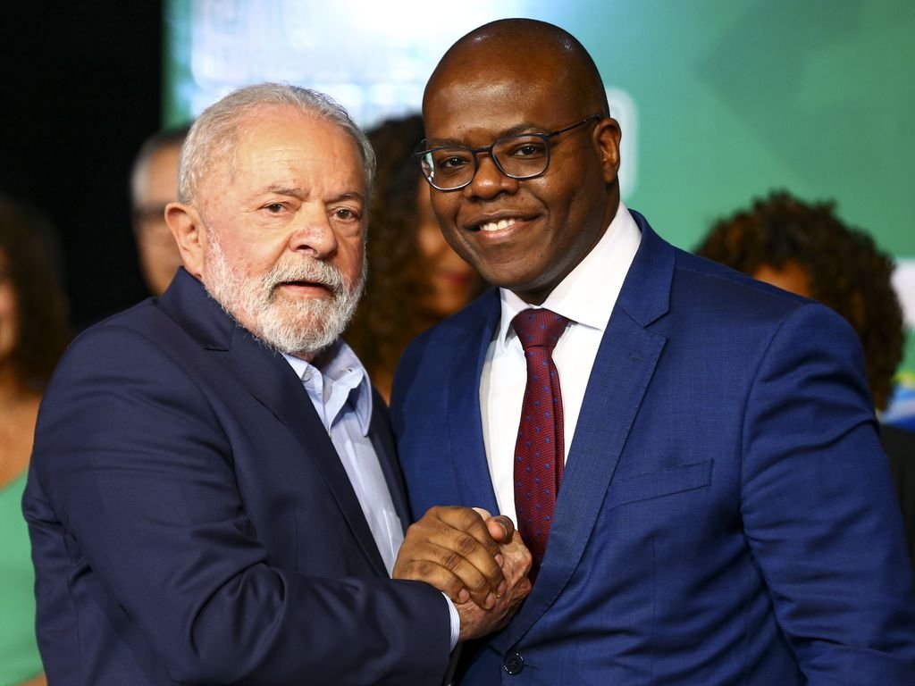 Lula e Silvio Almeida: ministro dos Direitos Humanos toma posse (Marcelo Camargo/Agência Brasil)