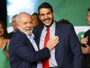 Favorito ao STF, Jorge Messias participa de encontro de Lula com evangélicos