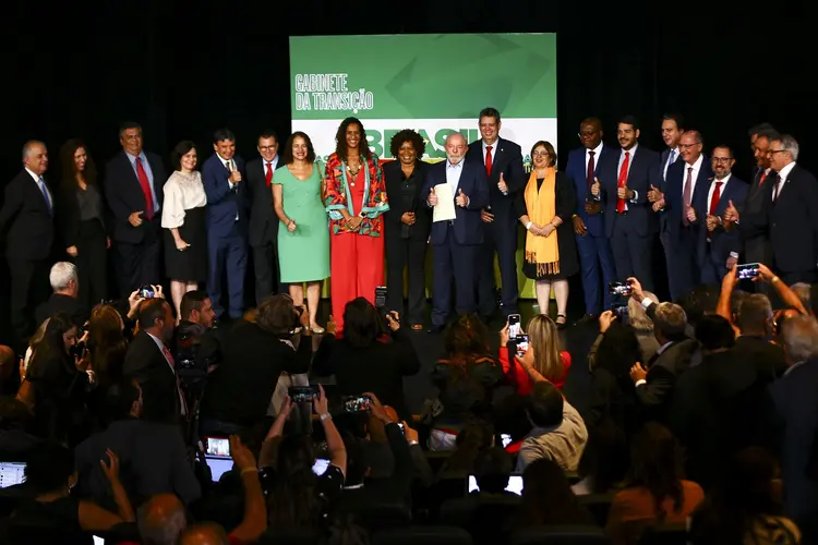 O presidente eleito, Luiz Inácio Lula da Silva, anuncia novos ministros que comporão o governo. (Marcelo Camargo/Agência Brasil)