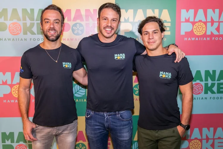 Gustavo Pavan, Filipe Moreno e Guilherme Kuyumjian, sócios da Mana Poke  (Mana Poke/Divulgação)