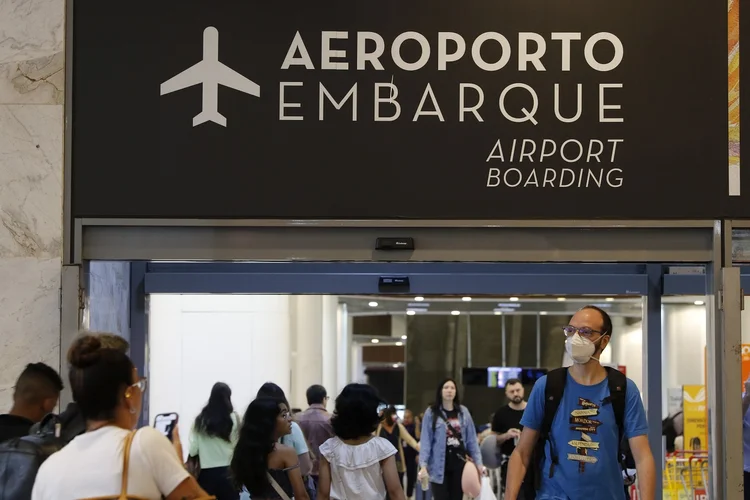 Movimento de passageiros no Aeroporto Santos Dumont no primeiro dia de greve dos aeronautas. (Fernando Frazão/Agência Brasil)