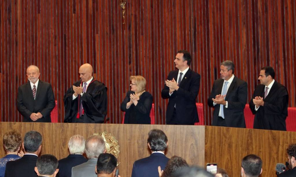 Diplomação de posse do presidente eleito, Luiz Inácio Lula da Silva, e do vice, Geraldo Alckmin, na sede do TSE com presidentes dos outros Poderes (Fabio Rodrigues Pozzonbom/Agência Brasil)
