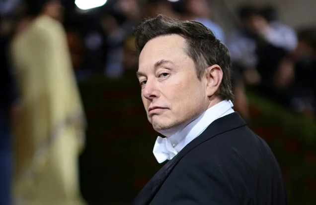 Imagem referente à notícia: Tesla lança 'robotáxis' nos EUA com tarifa de US$ 4,20