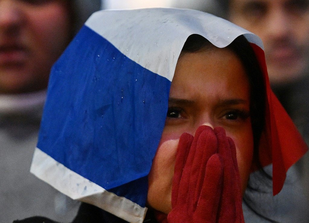 Torcedores franceses decepcionados com derrota na Copa, apesar de partida 'extraordinária'