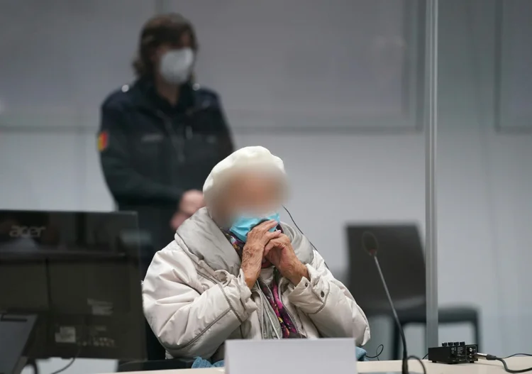 Irmgard Furchner é a primeira mulher julgada em várias décadas na Alemanha por crimes relacionados ao nazismo (AFP/AFP Photo)