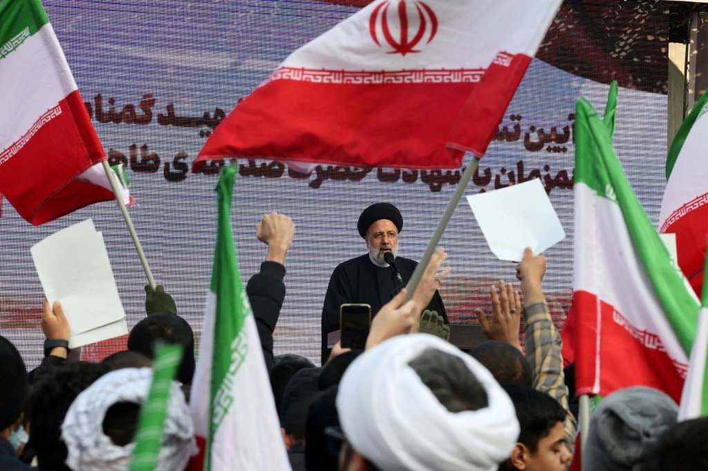 Presidente iraniano diz que "não haverá piedade" aos inimigos do país