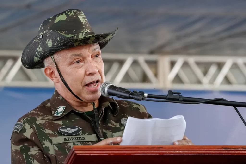 Comandante do Exército conhece peculiaridades do CMO