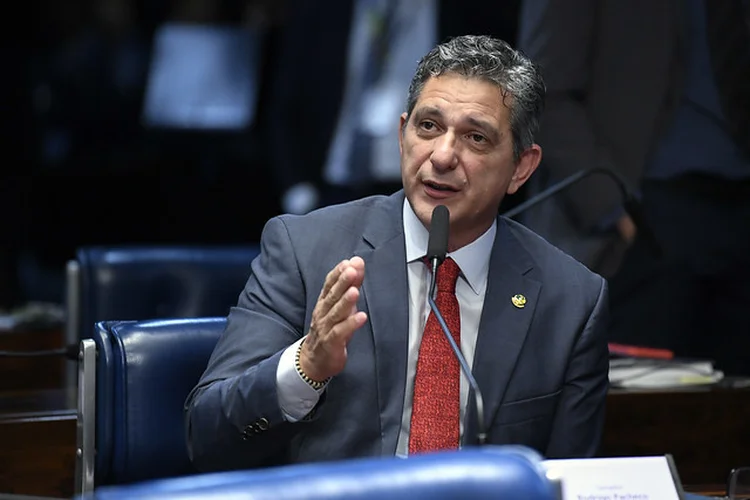 Rogério Carvalho: "Todos sabem que Bolsonaro durante muito tempo instigou ataques ao STF e ao Congresso Nacional" (Roque de Sá/Agência Senado)