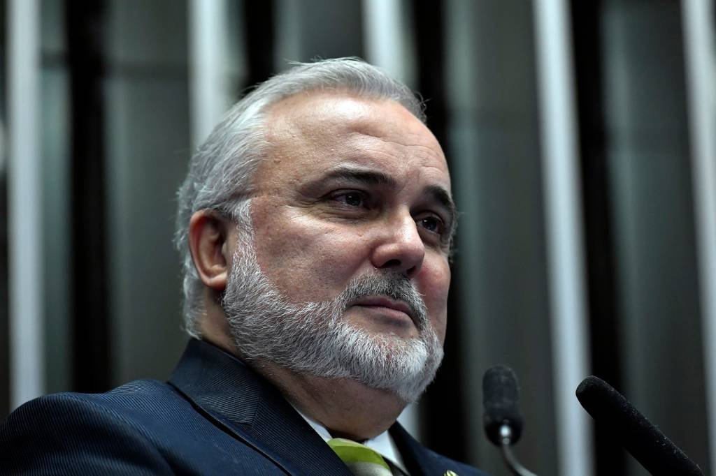Indicado para presidir a Petrobras, Jean Paul Prates renuncia ao mandato de senador