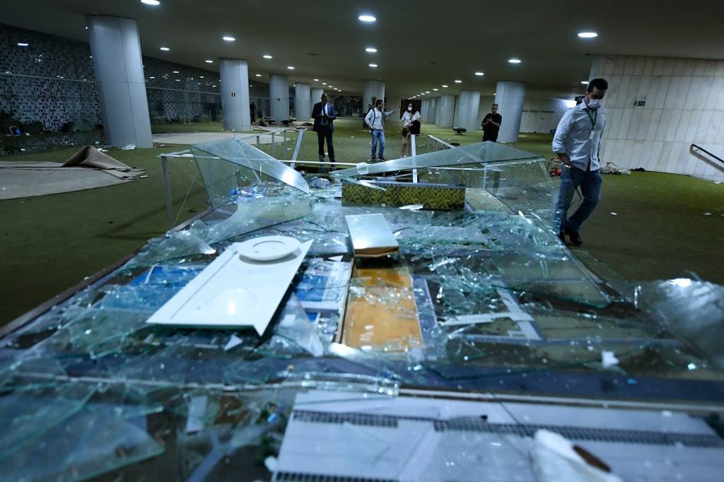 Associações do comércio repudiam ataques golpistas em Brasília