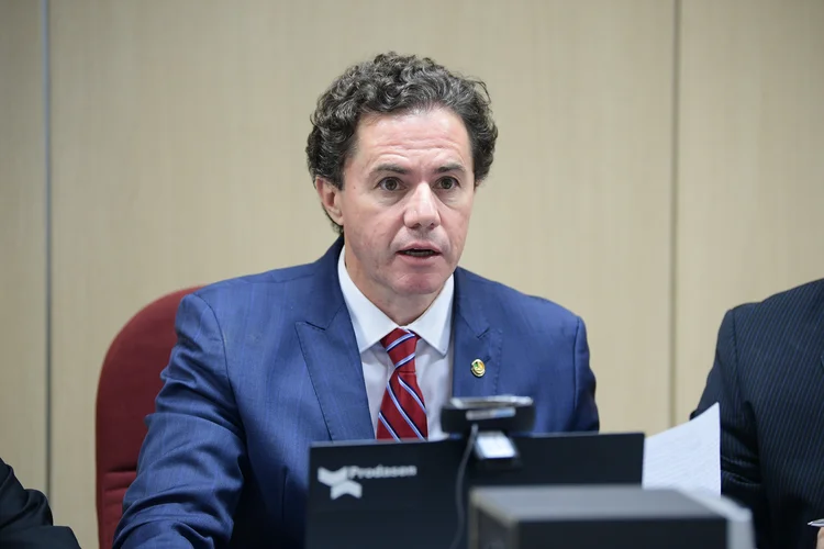 Presidente em exercício do Senado Federal, senador Veneziano Vital do Rêgo (MDB-PB), realiza reunião de líderes para tratar da crise desencadeada pela invasão da Praça dos Três Poderes por vândalos, na tarde deste domingo (8), e decidir os próximos passos até o restabelecimento das estruturas físicas e de segurança do Congresso. 

Em destaque,presidente em exercício do Senado Federal, senador Veneziano Vital do Rêgo (MDB-PB).
 
Foto: Pedro França/Agência Senado (Pedro França/Agência Senado)