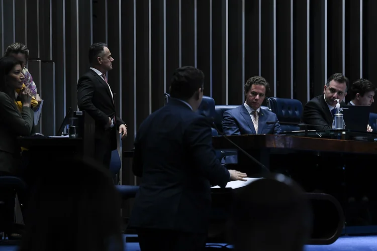 Senado: Além do primeiro filho de Bolsonaro, senadores de PL, Podemos, PP e PSDB também se manifestaram de forma contrária à intervenção federal no DF (Jefferson Rudy/Agência Senado/Flickr)
