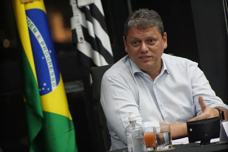Tarcísio de Freitas: governador estima que as mudanças no ICMS geram um impacto de R$ 10,6 bilhões por ano ao cofre do Estado (Rogério Cassimiro/Governo do Estado de SP/Flickr)