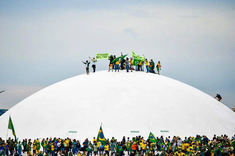 8 de Janeiro: sedes dos Três Poderes, em Brasília, foram invadidas por pessoas que se opõem aos resultados das eleições de 2022 (GESIVAL NOGUEIRA/ATO PRESS/ESTADÃO CONTEÚDO/Reprodução)