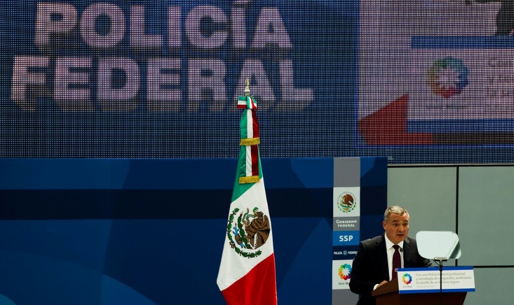 Ex-secretário de segurança do México é julgado nos EUA por tráfico de drogas