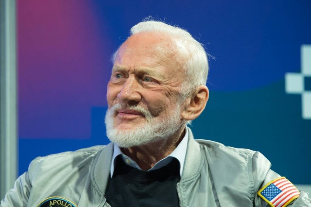 Buzz Aldrin, 2ª pessoa a pisar na Lua, casa aos 93 anos