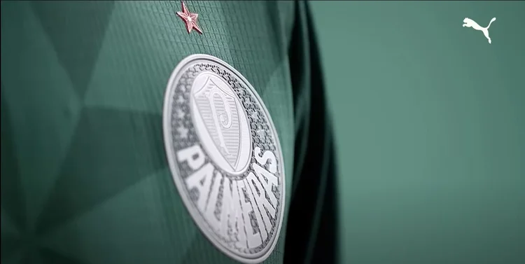 Escudo do Palmeiras em camisa (Youtube/Reprodução)