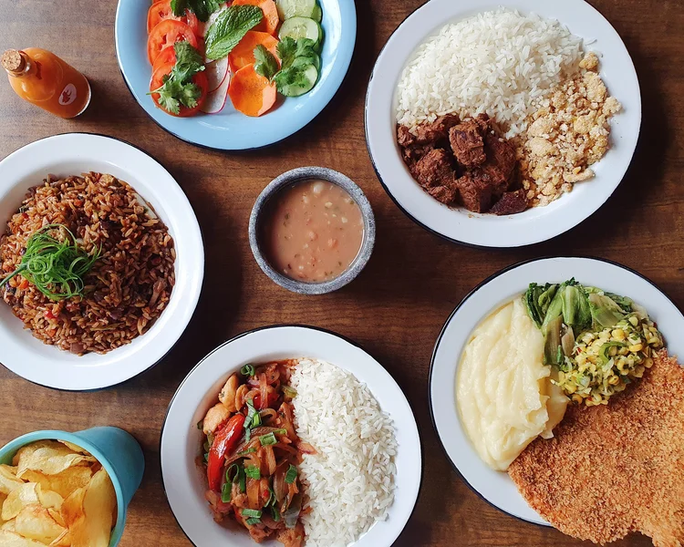 Lanchonetes e restaurantes tiveram retração de 3% (Estudio Coma/Divulgação)