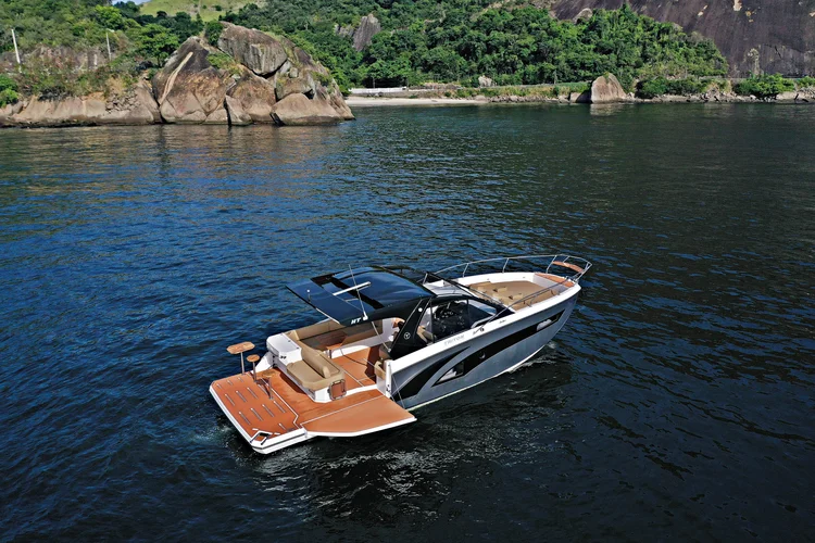 Triton Flyer 38. (Triton Yachts/Divulgação)