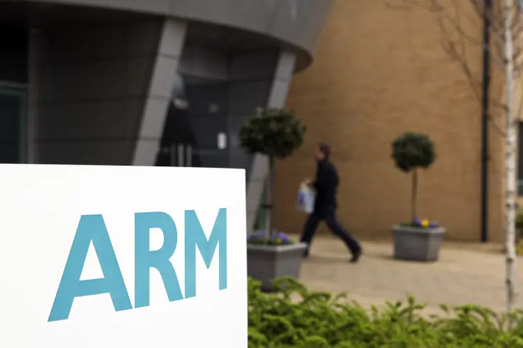 ARM: empresa de design de chips ganha centenas de milhões com royalties e licenças   (Chris Ratcliffe/Getty Images)