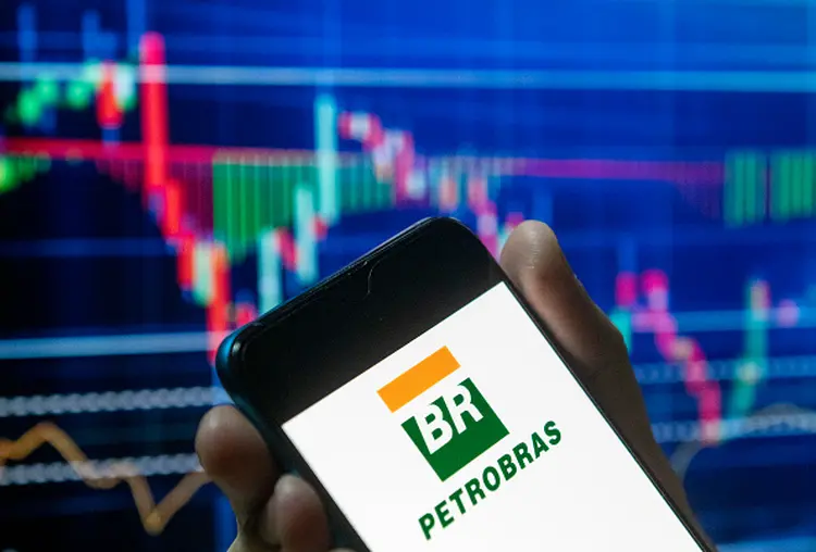 Petrobras: a empresa aprovou em assembleia geral ordinária o pagamento no valor total de R$ 94.354.315.809,82 (Illustration by Budrul Chukrut/SOPA Images/LightRocket via/Getty Images)
