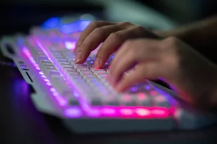 Empresa de análise de dados sofre ataque hacker e expõe informações de 364 mil pessoas nos EUA
