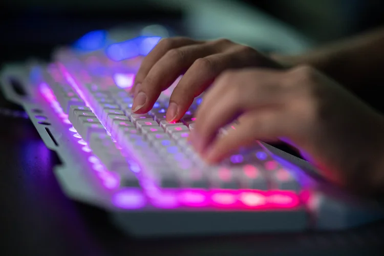 Teclado gamer: senadores querem inclusão dos fantasy games na regulamentação de todos os jogos eletrônicos (ICOLAS ASFOURI/Getty Images)