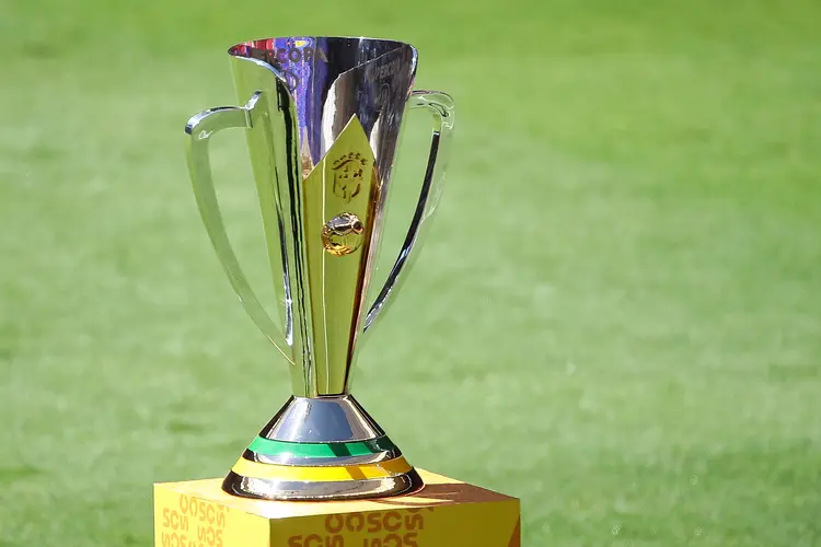 BRASILIA, BRAZIL - APRIL 11: A view of the Supercopa do Brasil 2021 champions trophy prior to the match between Flamengo and Palmeiras at the Mane Garrincha Stadium on April 11, 2021 in Brasilia, Brazil. (Photo by Buda Mendes/Getty Images) (Buda Mendes/Getty Images)