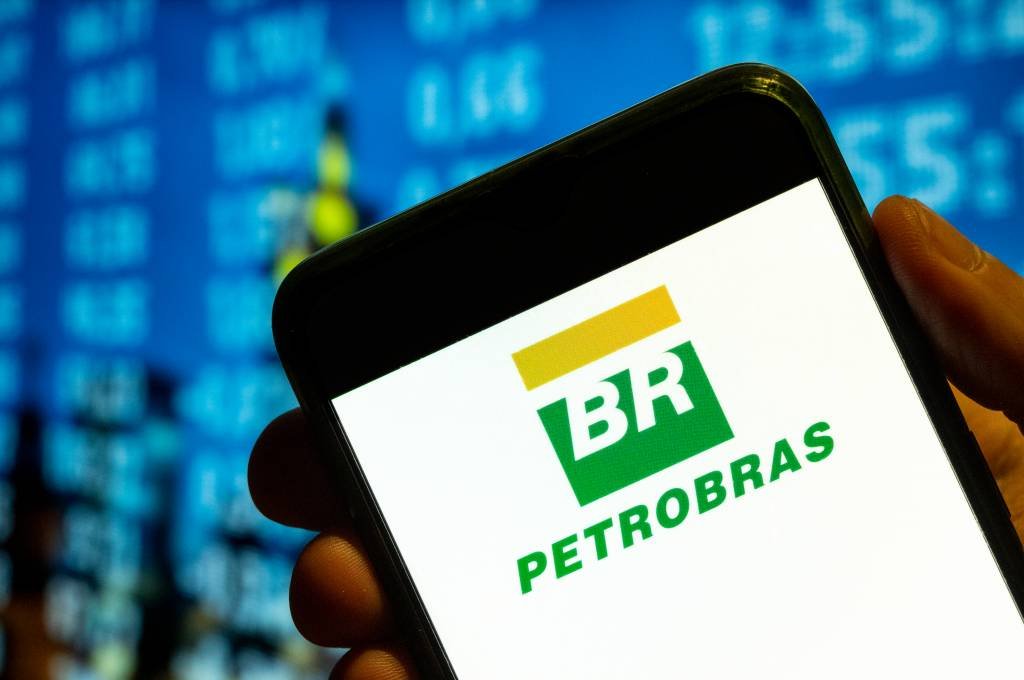 Petrobras: O diesel A da Petrobras passará de R$ 4,50 por litro para R$ 4,10, redução de R$ 0,40 (Budrul Chukrut/SOPA Images/LightRocket/Getty Images)