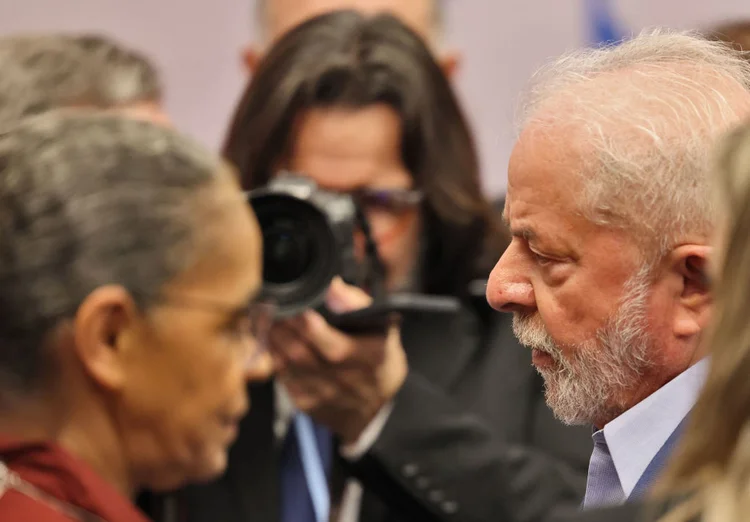 Ricardo Stuckert, fotógrafo profissional de Lula, registra foto de petista com Marina Silva durante a COP27 (JOSEPH EID/AFP/Getty Images)