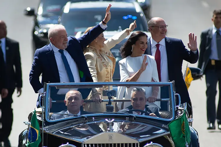 BRASILIA, BRAZIL - JANUARY 01: President-elect of Brazil Luiz Inacio Lula da Silva waves to supporters along his wife Rosangela da Silva, Vice-President-elect Geraldo Alckmin and his wife Maria Lucia Ribeiro Alckmin as they head towards the National Congress for the presidential inauguration ceremony on January 01, 2023 in Brasilia, Brazil. At the age of 77 and after having spent 580 days in jail between 2018 and 2019, Luiz Inácio Lula Da Silva starts his third period as president of Brazil. (Photo by Andressa Anholete/Getty Images (Andressa Anholete/Getty Images)