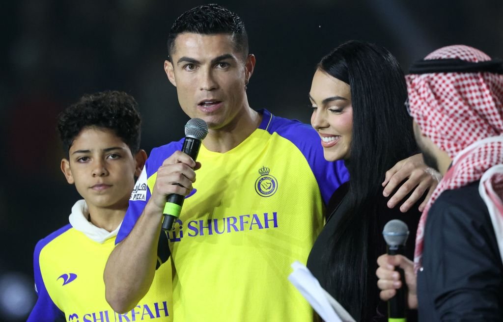 Cristiano Ronaldo, Georgina Rodriguez e o filho: casal não tem matrimônio formal (FAYEZ NURELDINE/AFP/Getty Images)