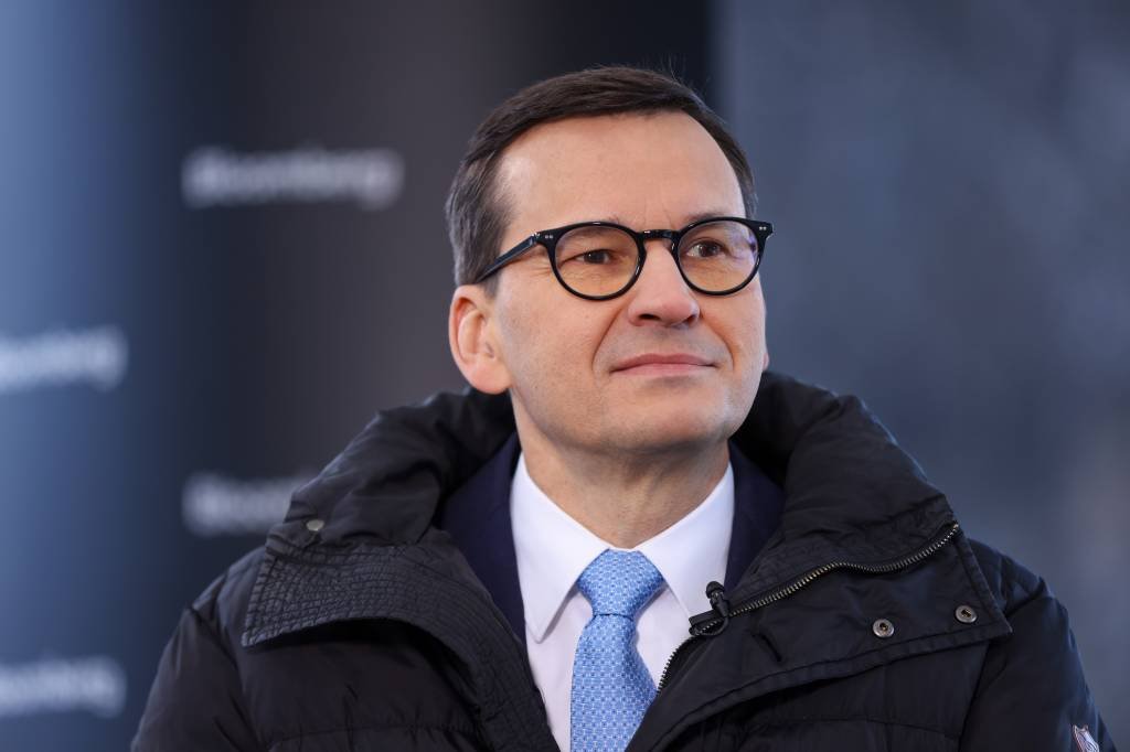 UE deve impor mais sanções contra Rússia, diz premiê da Polônia