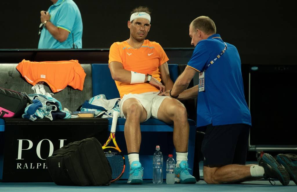 "Espero que não seja nada muito ruim": Nadal lamenta lesão e queda no Australian Open