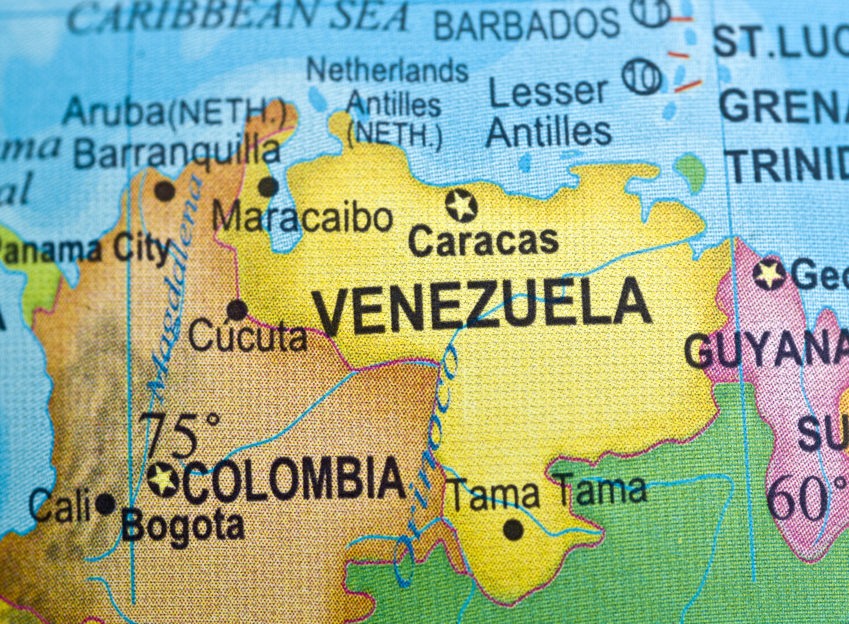 Missão do Itamaraty chega na Venezuela para preparar reabertura de embaixada