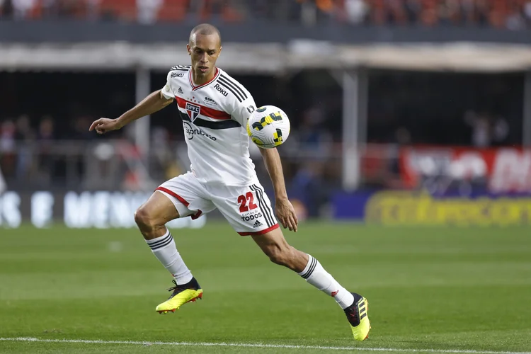 SAO PAULO, BRAZIL - SEPTEMBER 11: Miranda of Sao Paulo in action during the match between Sao Paulo and Corinthians as part of Brasileirao Series A 2022 at Morumbi Stadium on September 11, 2022 in Sao Paulo, Brazil. (Photo by Ricardo Moreira/Getty Images) (Ricardo Moreira/Getty Images)