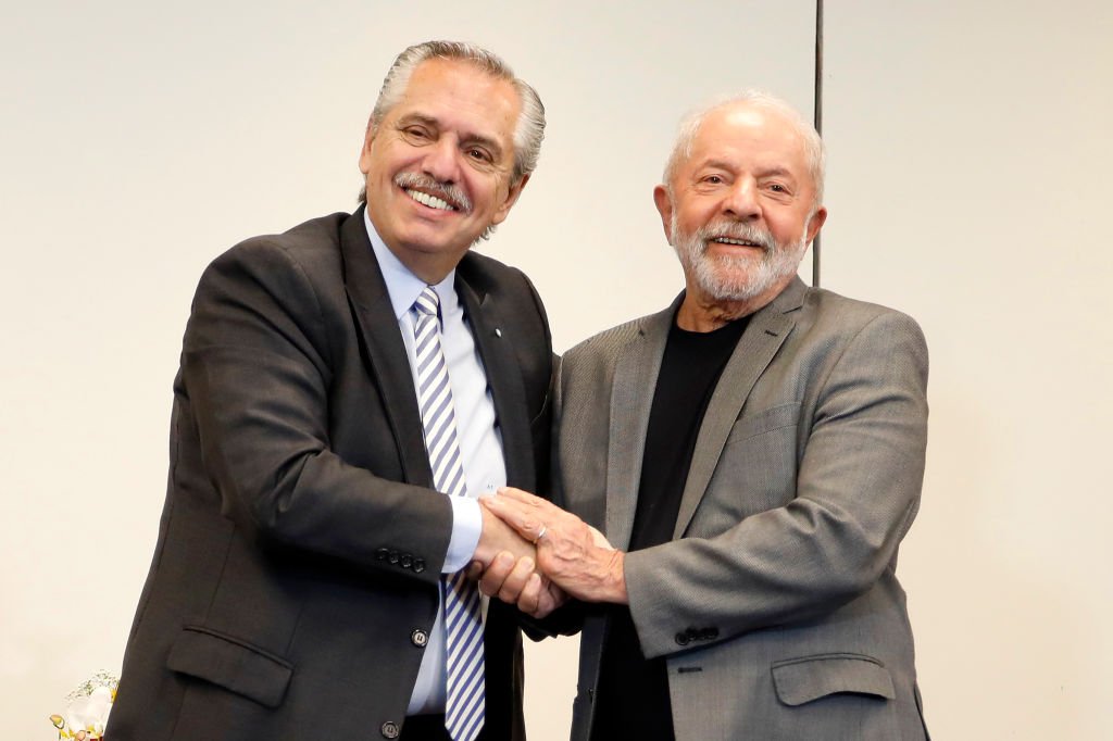 Lula e Fernández confirmam intenção de criar moeda comum da América do Sul