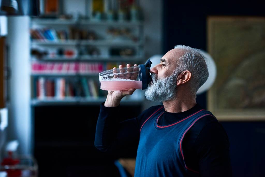 Suplementação: o uso de shakes de proteína não se restringe mais para o público das academias (10'000 Hours/Getty Images)