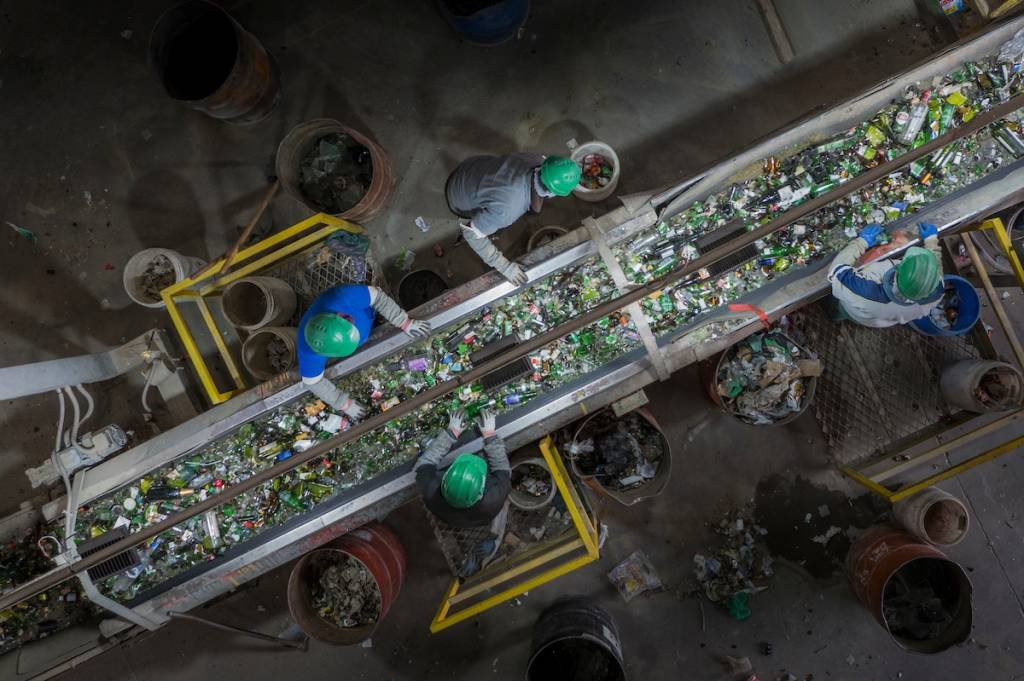 Economia circular: Como o Grupo Heineken busca ampliar a reciclagem das embalagens de vidro