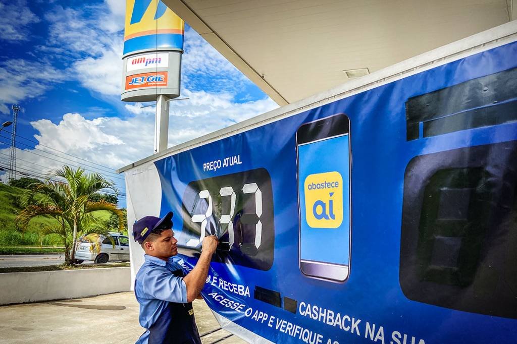 Gasolina: Na Região Centro-Oeste, a gasolina foi comercializada a R$ 5,61, com aumento de 3,70% (Leandro Fonseca/Exame)