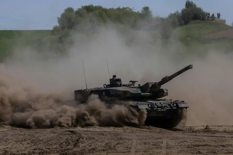 UE e Ucrânia: O novo plano acontece num momento em que os militares da Ucrânia são empurrados para a defensiva em partes da linha da frente (AFP/AFP)