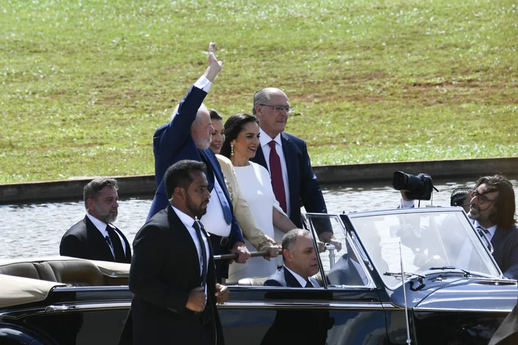 Lula em trajeto antes da posse: presidente fez primeiro discurso ao Congresso no novo mandato (Geraldo Magela/Agência Senado)