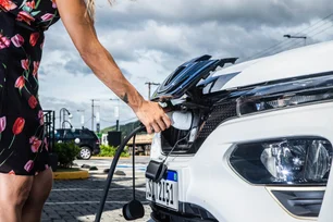 Imagem referente à matéria: Carro elétrico: bateria mais barata impulsiona vendas, que chegarão a US$ 9 tri em 2030, diz BNEF