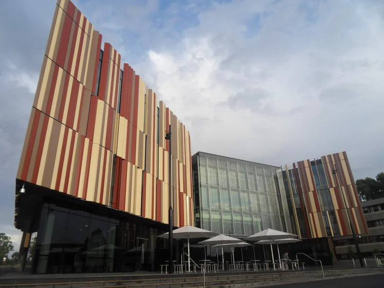 Universidade Macquarie, em Sydney, na Austrália: a seleção dos estudantes contemplados será feita baseada no mérito acadêmico e pelas notas obtidas (Universidad Macquarie/Wikimedia Commons)