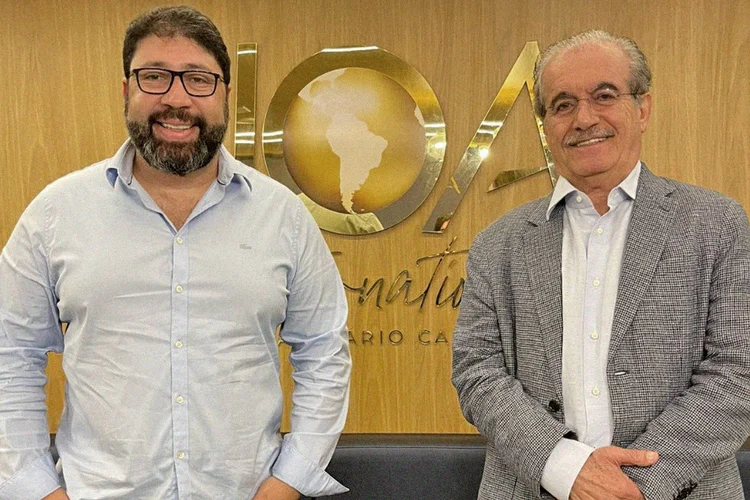 Dr. Mohamad Hussein Abou, CEO da Rede IOA, e Chaim Zaher, CEO do grupo SEB: até o final de 2023, a meta da IOA é alcançar 20 mil alunos (Rede IOA/Divulgação)